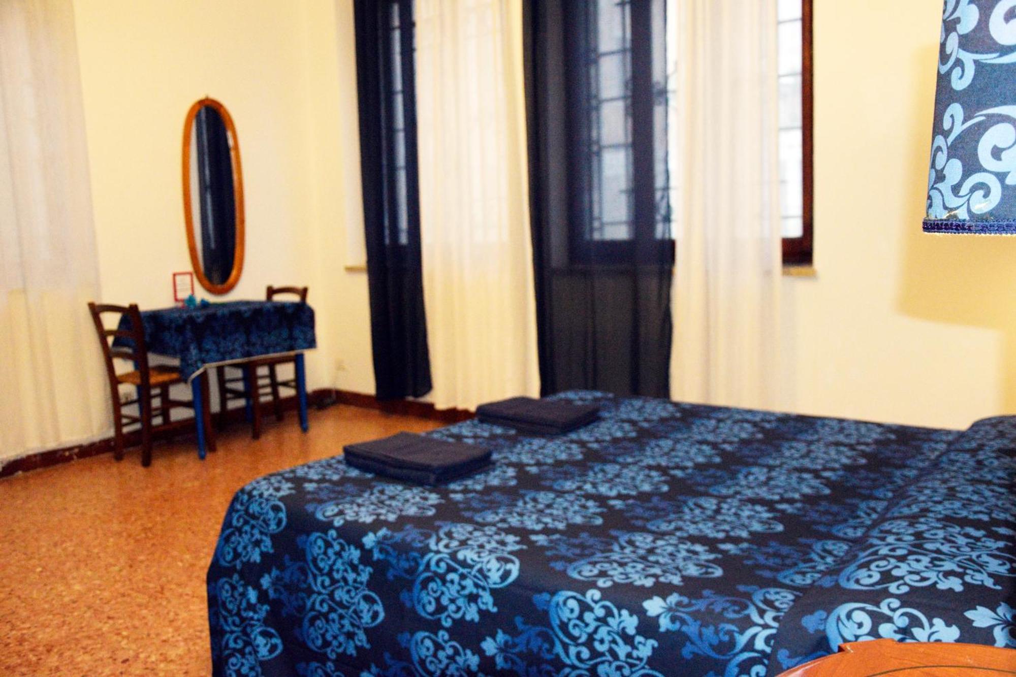 Camera Queen con Bagno in Comune